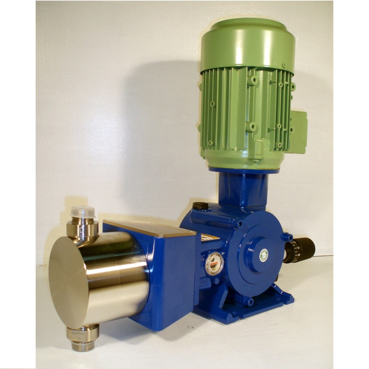 Bomba dosificadora de Pistón en Inox de 164 l/h. hasta 1042 l/h.