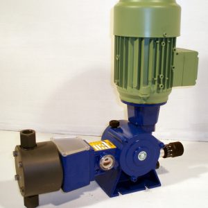 Bomba dosificadora de Pistón en PVC de 115 l/h. hasta 408 l/h.