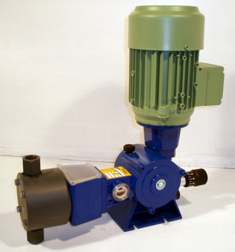 Bomba dosificadora de Pistón en PVC de 257 l/h. hasta 1042 l/h.