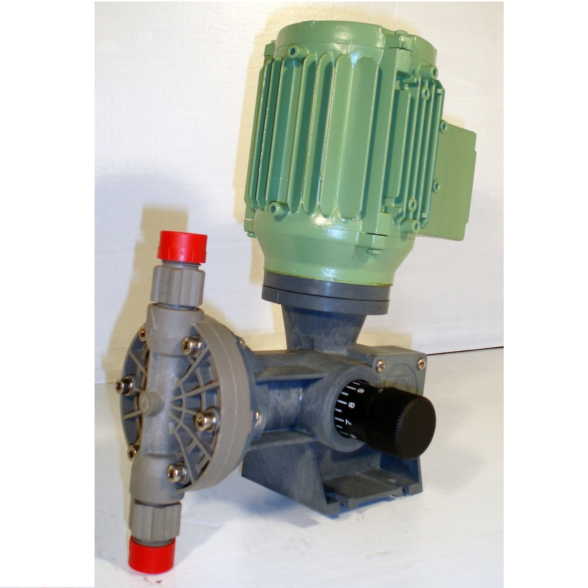 Bomba dosificadora de membrana en INOX/PTFE de 5 mm. De Carrera