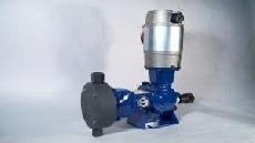 Bomba dosificadora de membrana en PVC/PTFE Serie DRMC10 y DRMC 11 c.c.